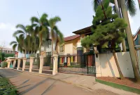 SR Residence Near Mall Ciputra Cibubur Mitra RedDoorz Hotels in Jatisampurna