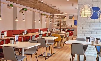 6. 홀리데이 인 익..