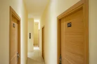 RedDoorz Plus @ Losari Makassar Hotels in Ujung Pandang