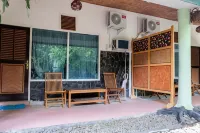 RedDoorz Plus Near Jalan Baru Bogor Hotels in Tanah Sereal