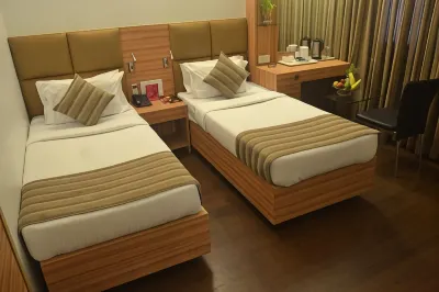 Hotel Plaza Hotels in Mumbai