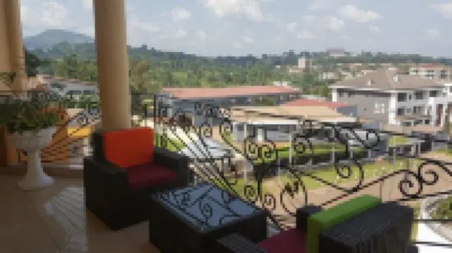 รีสิเดนซ์ โฮเทลเลียร์ มิเชลีน และ เอมีล, บาสตอส