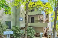 Cozy Mountain Vibes @ Dobie Condos, - Location Location Location! - Balkoner