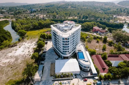 Otres Beach Hotel Отели рядом с достопримечательностью «Отрес Бич»