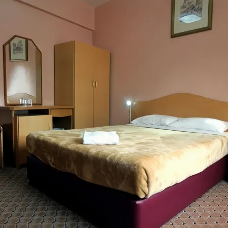 Zaineast Hotel