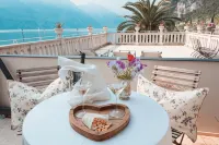 Bellavista Lakefront Hotel & Apartments - bar