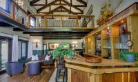 Malachite Manor - bar