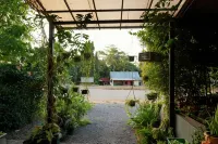 Lom La Lanta Hotels near Thung Yee Pheng Mangrove Forest