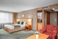 Vilnius Park Plaza Hotel, Restaurant & Terrace, Panorama Bar, Conference & Banquet Center