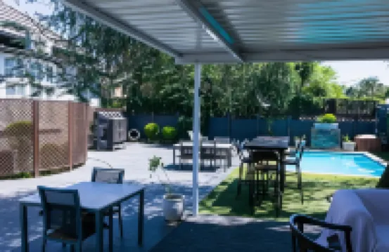 New England Guest House by Ilawu