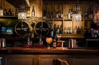 Le Petit Chateau & William de Percy - bar