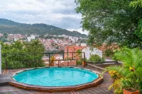 Traveler Hostel Hotels in Pinchote