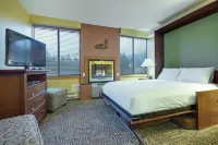 Mountain Side Hotel Whistler by Executive Отели в г. Уистлер