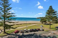 Pavilion Beachfront Apartments - parking