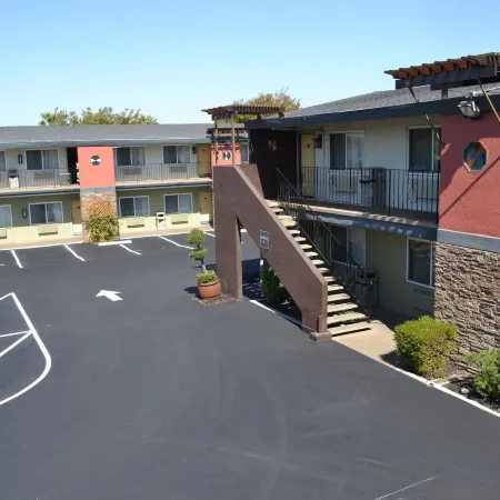 Days Inn & Suites by Wyndham Lodi