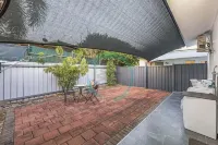 City Living Modern Outdoordining Private Yard Hotels in 