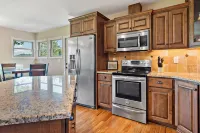 Lake Access and Scenic Views - Stunning Mountain Retreat