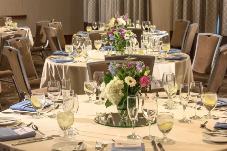 Hilton Garden Inn Portsmouth Downtown Отели рядом с достопримечательностью «St. John's Episcopal Church»