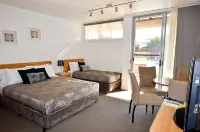 Riverside Ocean Grove Hotels in Queenscliff