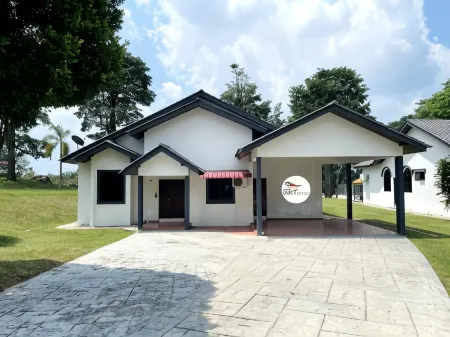 A'FAMOSA Pool Villa by S&T Homez