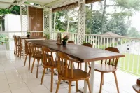 Lot449 Glass House Hotel di Kecamatan Cisarua