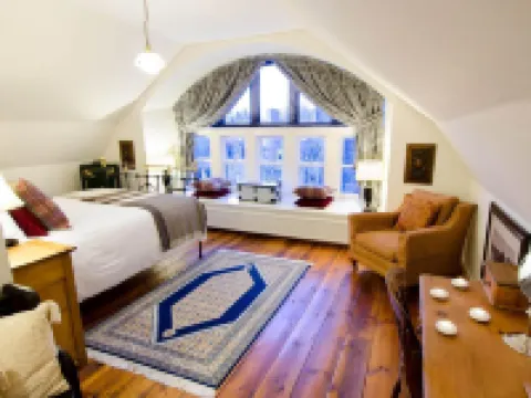 Boys Dormitory Hotel berhampiran The Clansman Centre