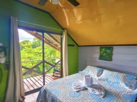 Amalfi Forest House La Fortuna Hot Tub Wifi AC Отели рядом с достопримечательностью «Monteverde Cloud Forest Biological Preserve»