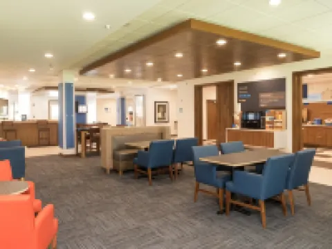 Holiday Inn Express & Suites PORTAGE by IHG Hotels in Portage