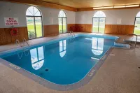 Super 8 by Wyndham Port Elgin - Pools