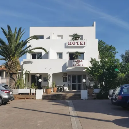 Hotel Sable Et Soleil - Port, Plage et Jacuzzi Privé