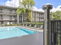 La Quinta Inn by Wyndham Miami Airport North - Rooftop Pools