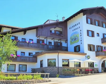 ホテル ステラ アルピナ ベッラモンテのホテル