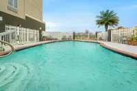 La Quinta Inn & Suites by Wyndham Gonzales La - 2-Star