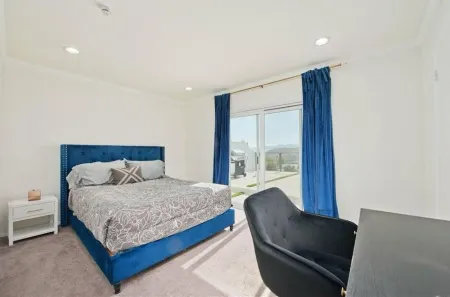 calabasas Home With stunning Views, Pool, and Jacuzzi Отели в г. Калабасас