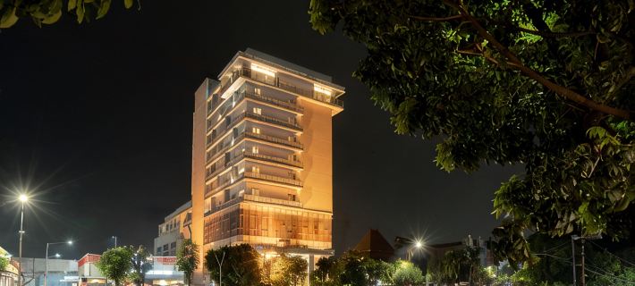 โรงแรมเดอะแคปิตอลซูราบายา โรงแรมในซูราบายา