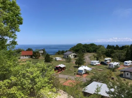 Heart Land Hills in Noto 39. Camping Car Chu (Inside an RV) Отели в г. Нанао
