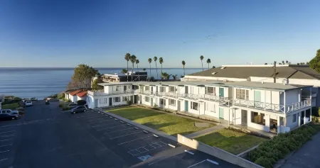 Tides Oceanview Inn and Cottages Отели рядом с достопримечательностью «Pismo Beach Pier»
