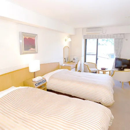 Izunagaoka Onsen Sun Valley Waraku Отели рядом со станцией Ōhito Railway Station