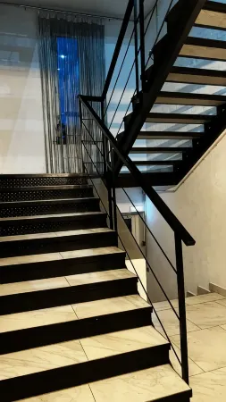 Gostinitsa Platina Hotel Отели рядом с достопримечательностью «School of Music»