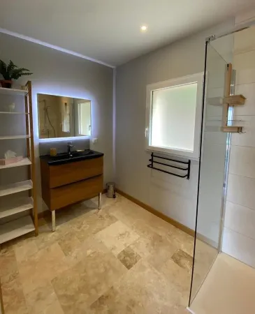 GITE ALL COMFORT NEAR MILLAU / ROQUEFORT PANORAMIC VIEW HEATED SWIMMING POOL Отели в г. Сен-Виктор-Э-Мельвьё