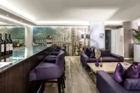 The Hyde All Suite Hotel - bar