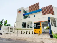 LG Hotel Jember by Callirooms - parcheggio