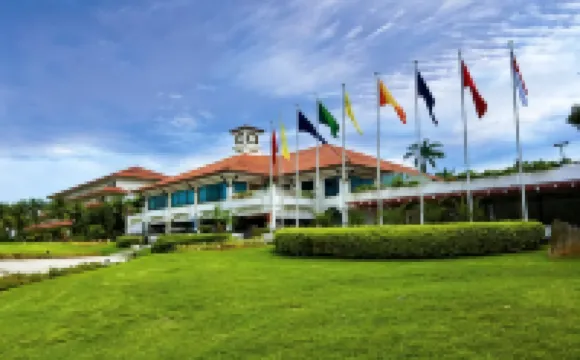 Orchid Country Club Hotels near Chong Yee Temple 萬國山忠義廟