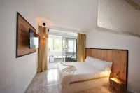 Apartment- Hand made Suite, private