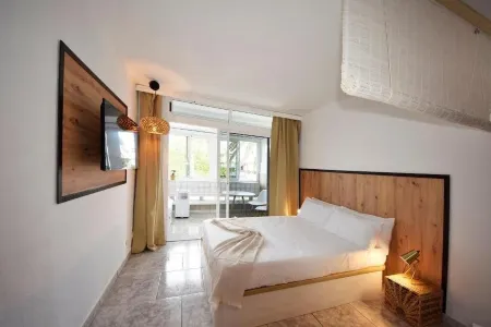 Apartment- Hand made Suite, private