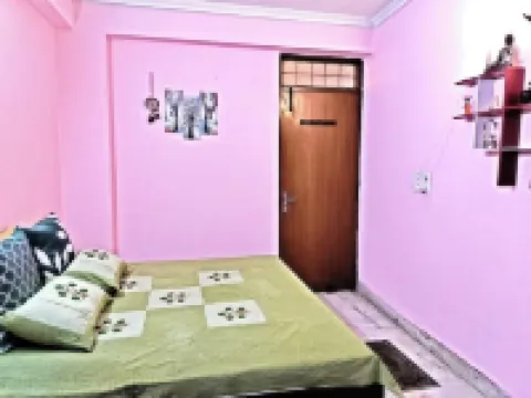 Pink Bliss: Cozy Retreat in Saket