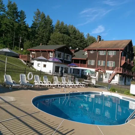 Swiss Chalets Village Inn