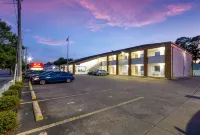Econo Lodge Little Creek - موقف سيارات