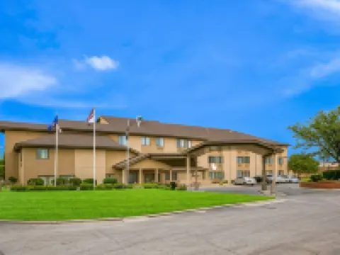 Quality Inn & Suites Lawrence - University Area Hotels in Lawrence