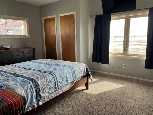 Cozy Beach Cottage. Great lake views. Lake access! Sleeps 6 efficiently. - Wifi